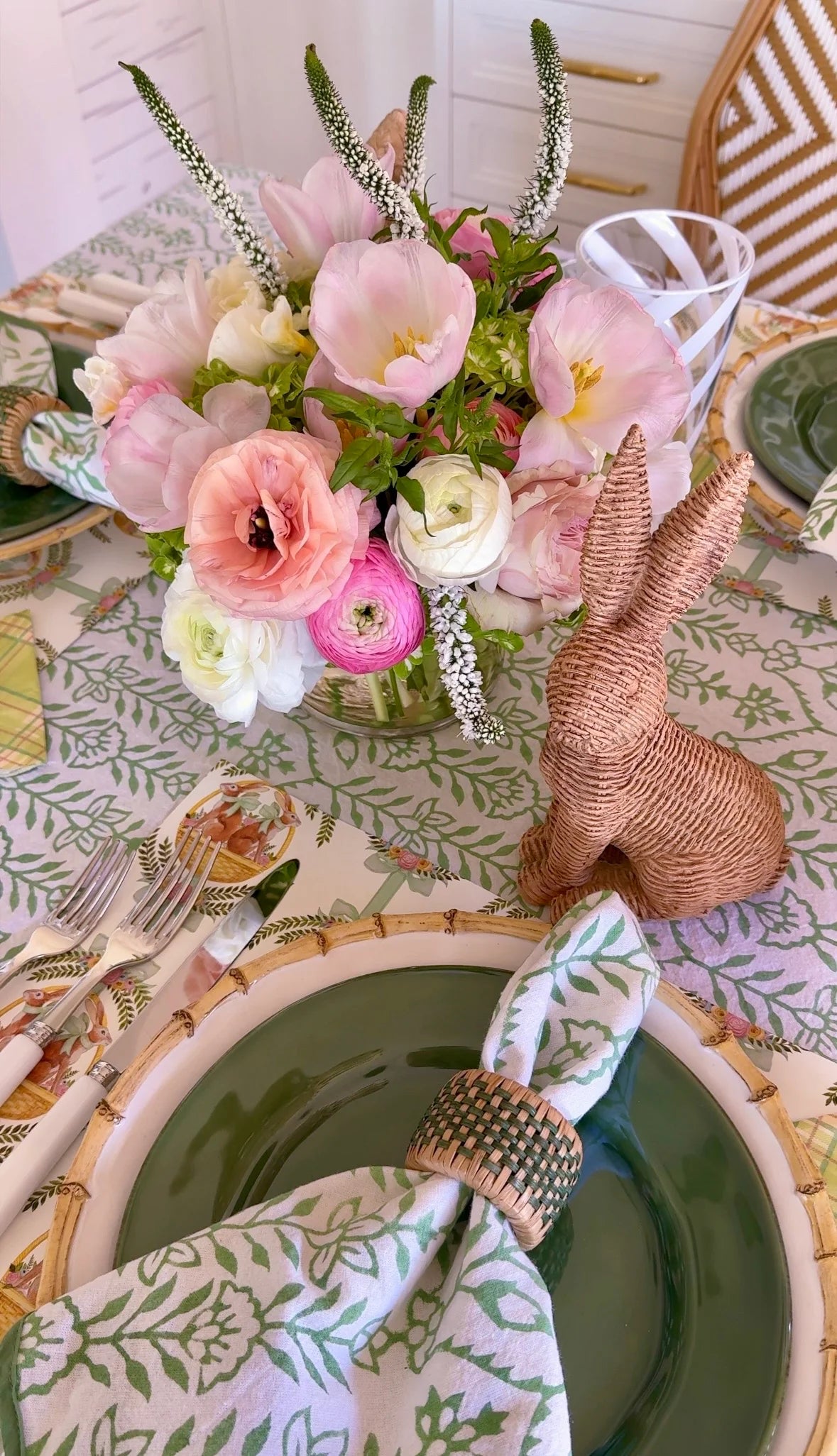 Tablecloth 80" x 120" Flower Row Parakeet