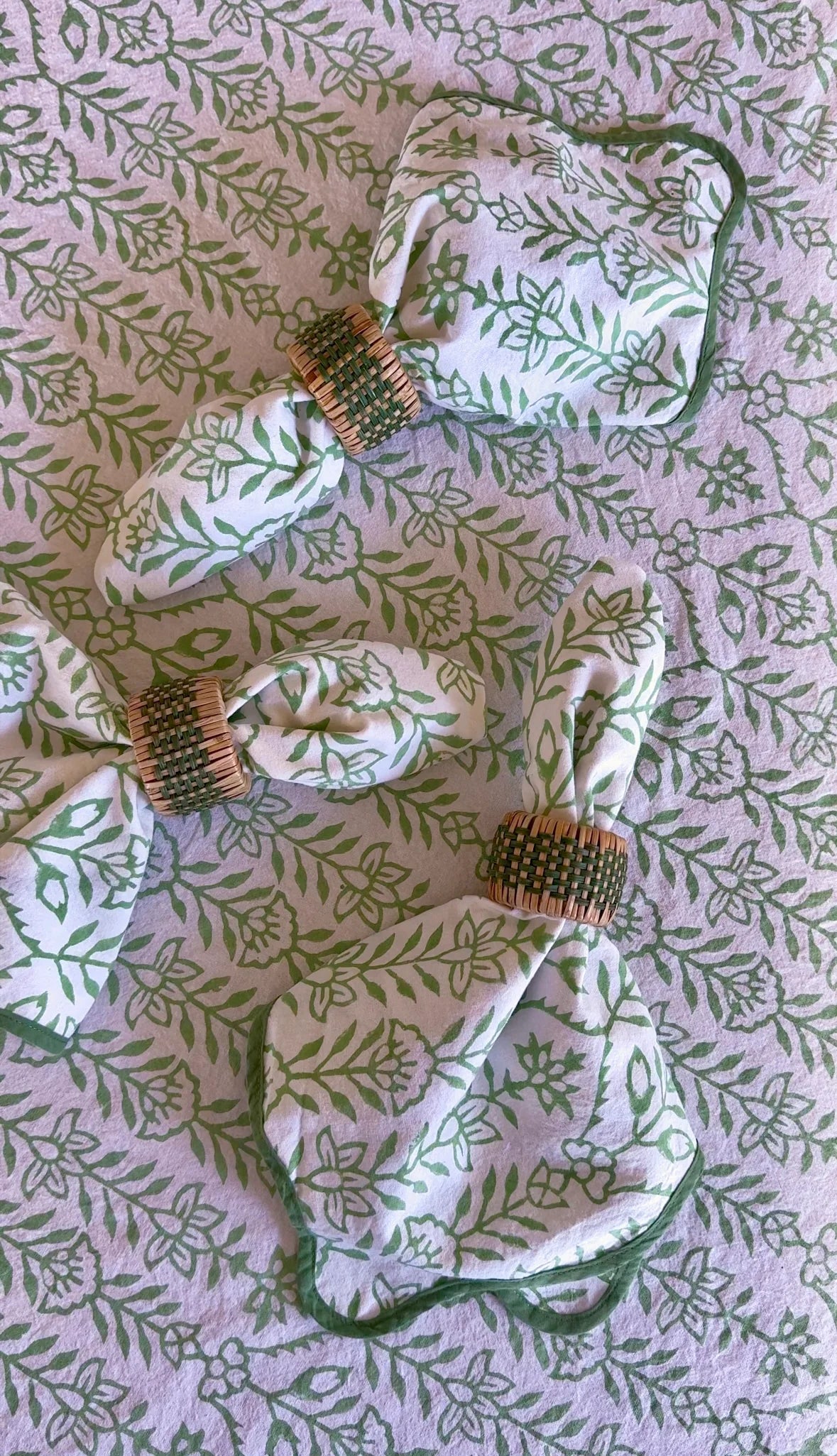 Napkin Flower Row Parakeet Set/4