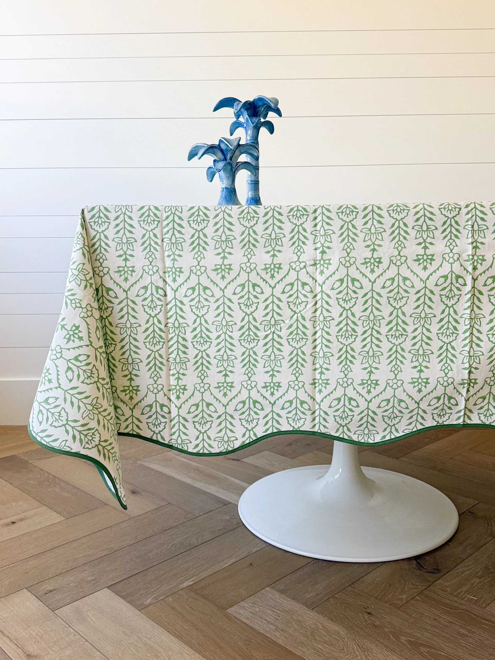 Tablecloth 80" x 120" Flower Row Parakeet