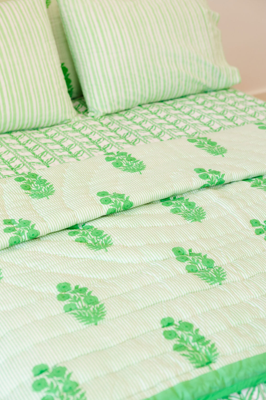 Razai (reversible) Quilt Poppy Stripe Weave in Parakeet